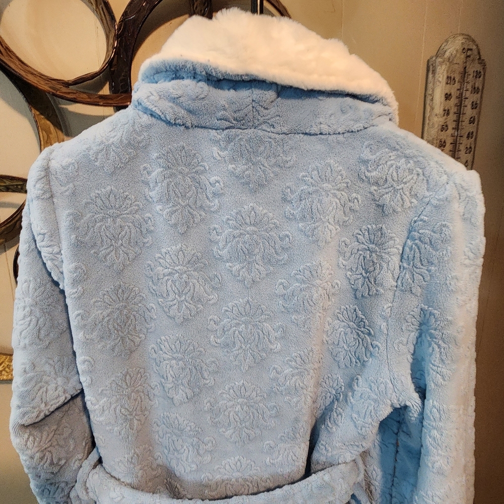 CASA ZETA-JONES Soft Plush Robe - Picture 9 of 12